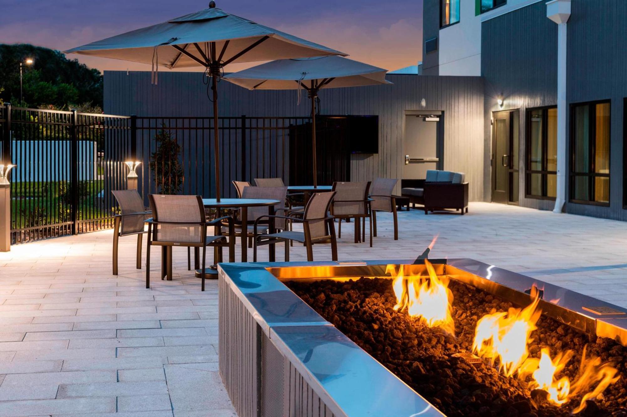 Courtyard By Marriott Tampa Northwest/Veterans Expressway Hotel West Chase Exterior photo