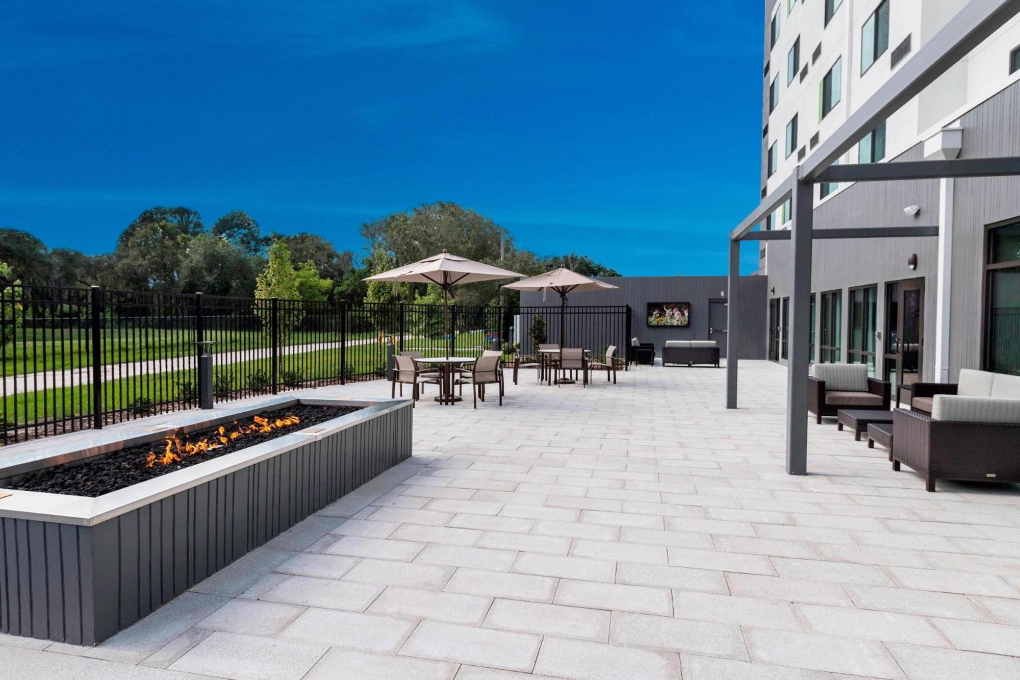 Courtyard By Marriott Tampa Northwest/Veterans Expressway Hotel West Chase Exterior photo