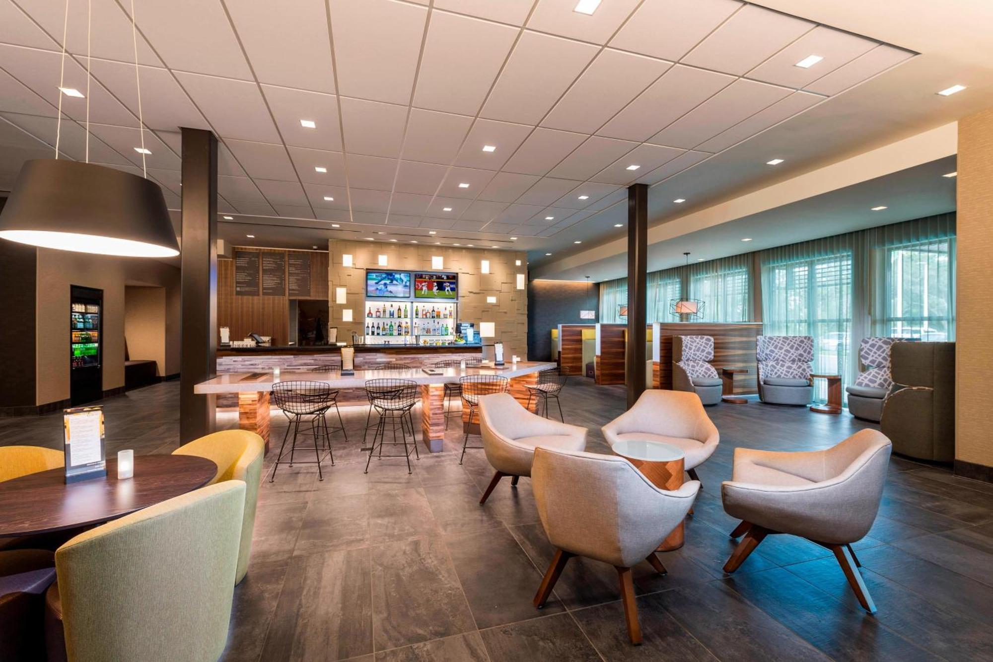 Courtyard By Marriott Tampa Northwest/Veterans Expressway Hotel West Chase Exterior photo