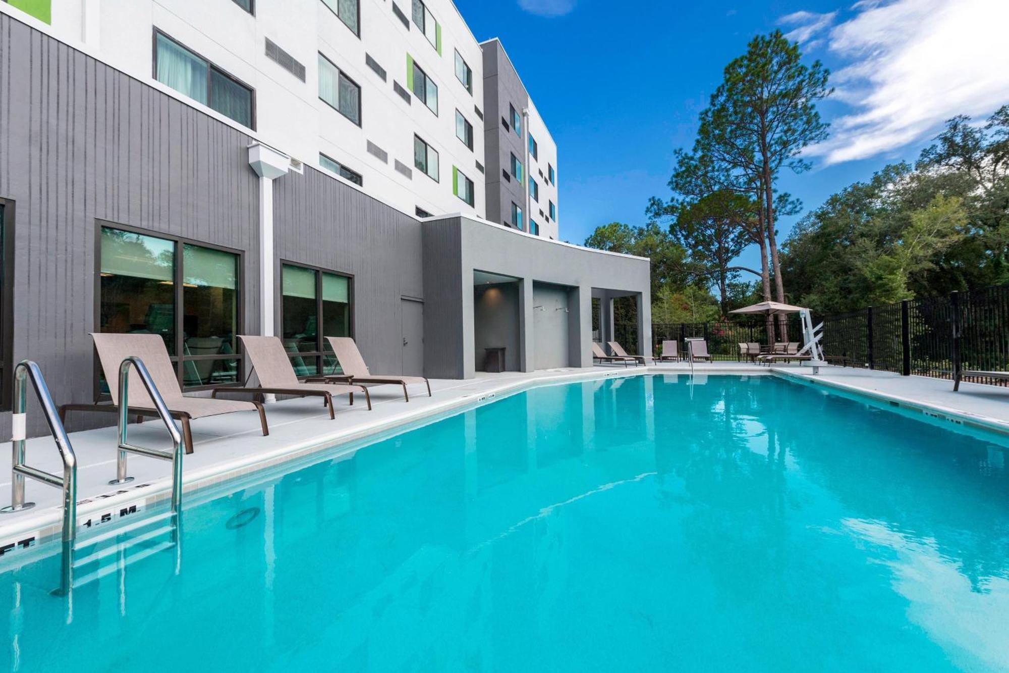 Courtyard By Marriott Tampa Northwest/Veterans Expressway Hotel West Chase Exterior photo