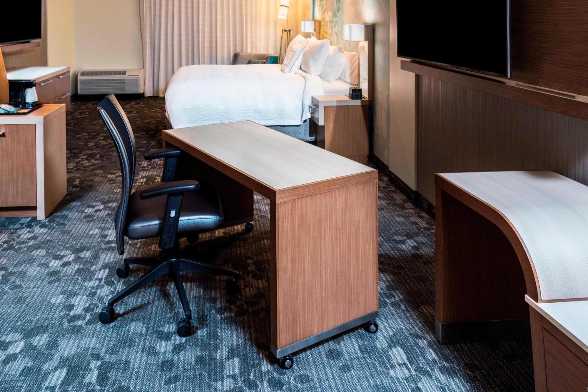 Courtyard By Marriott Tampa Northwest/Veterans Expressway Hotel West Chase Exterior photo