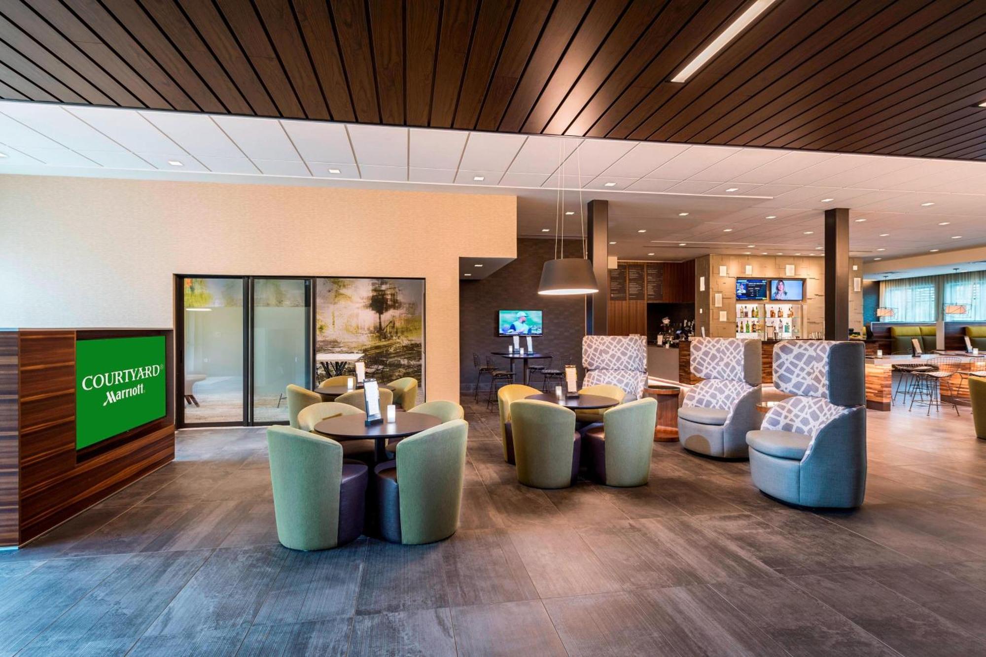 Courtyard By Marriott Tampa Northwest/Veterans Expressway Hotel West Chase Exterior photo