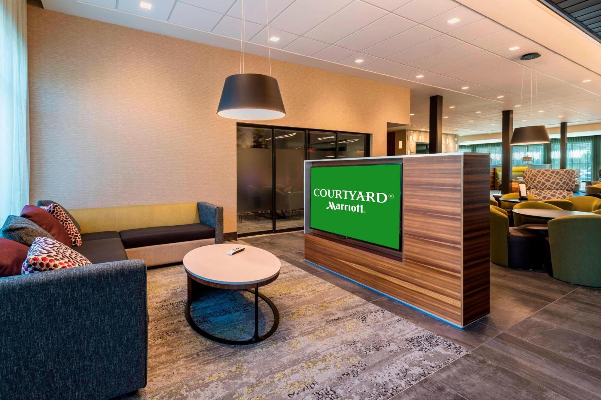 Courtyard By Marriott Tampa Northwest/Veterans Expressway Hotel West Chase Exterior photo