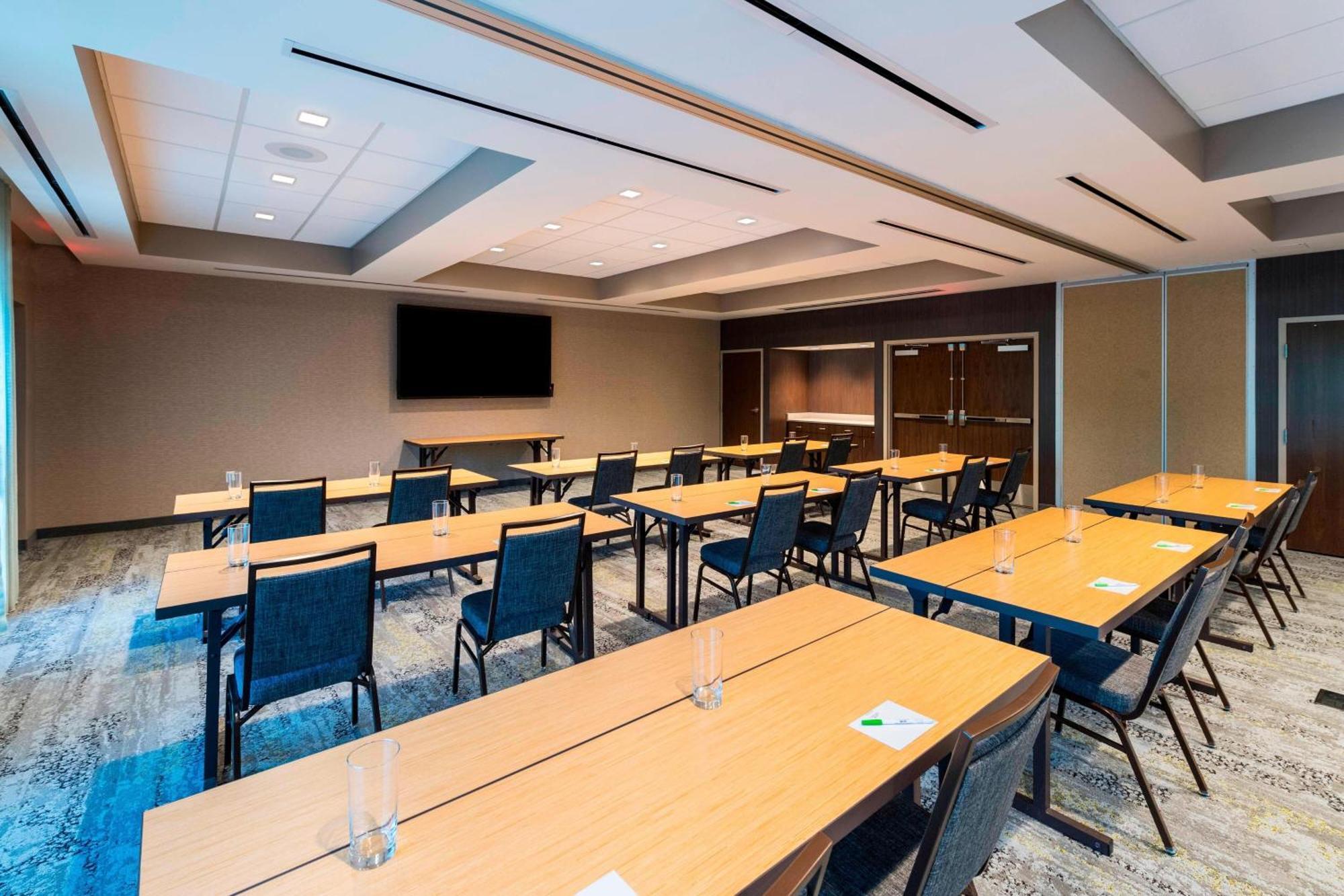 Courtyard By Marriott Tampa Northwest/Veterans Expressway Hotel West Chase Exterior photo